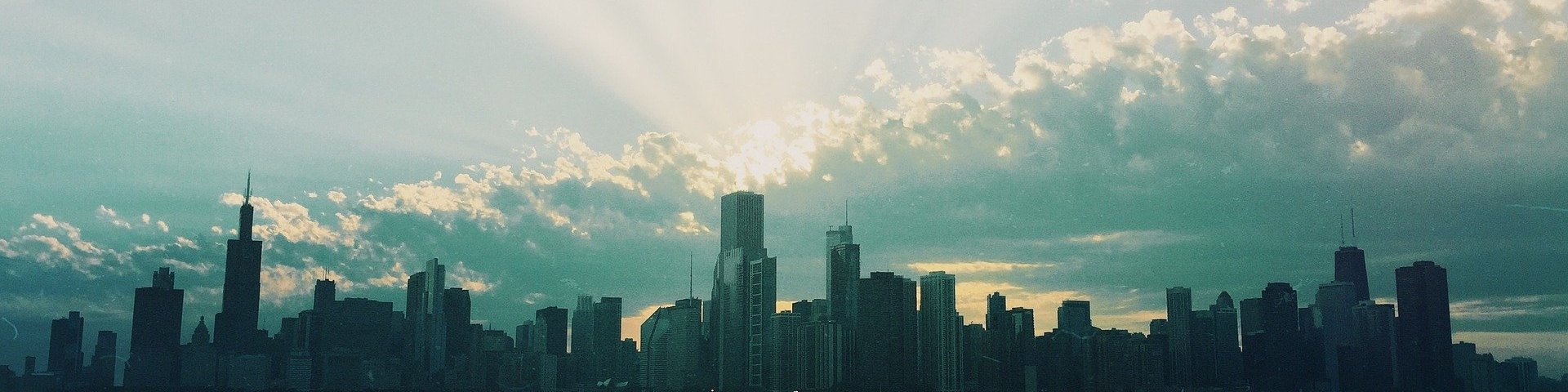 Silhouette einer Stadt mit Wolkenkratzern